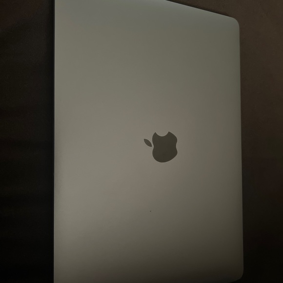 M1 MacBook Pro 256gb - Picture 5 of 6